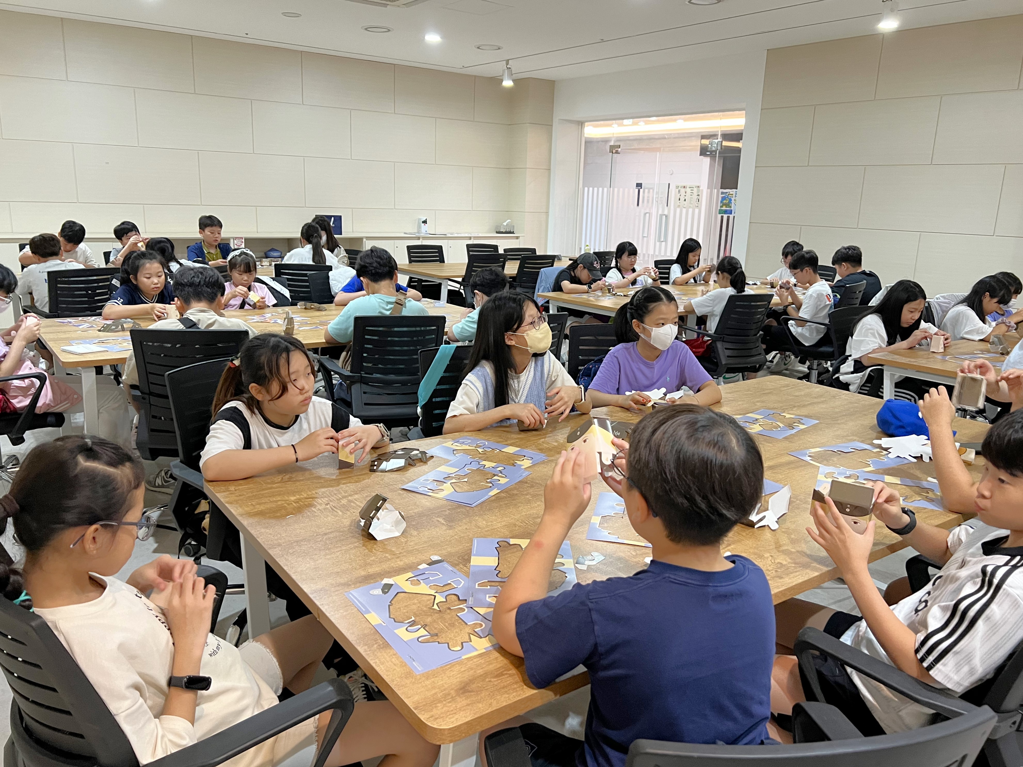 평화스쿨, 알쏭달쏭   UN참전국! - 엄궁초등학교 첫번째 이미지